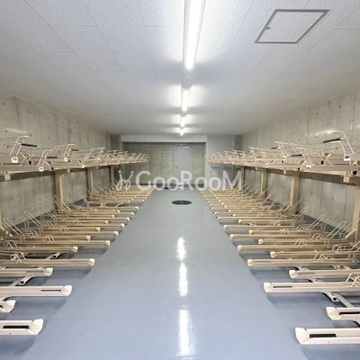 
						駐輪場