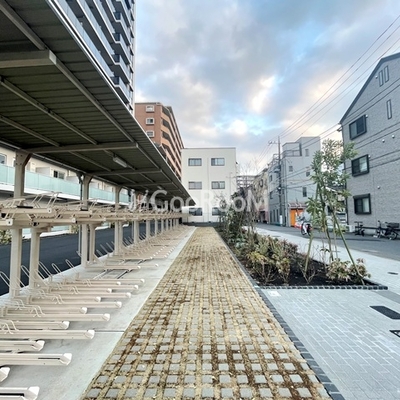 
						コンフォリア・リヴ豊洲キャナル 駐輪場