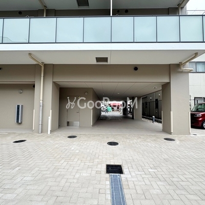 
						パークアクシス下北沢 入口