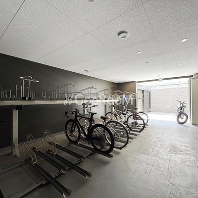 
						シーズンフラッツ代々木 駐輪場