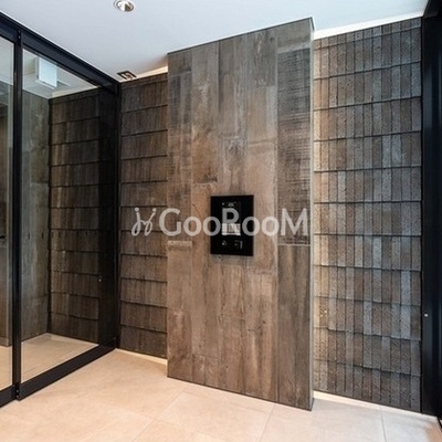 
						コンフォリア・リヴ東池袋  エントランス