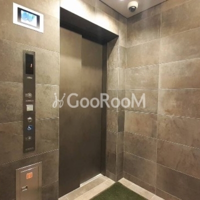 
						エレベーターホール