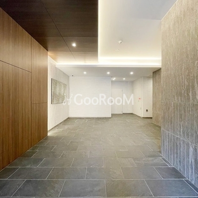 
						エントランスホール