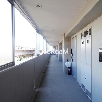 
						コンフォリア両国サウス 廊下