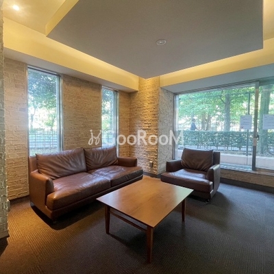 
						カスタリア荒川 ラウンジ