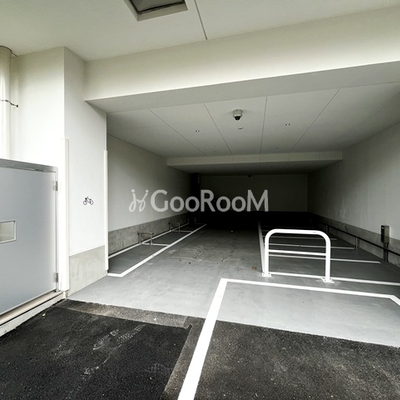 
						コンフォリア・リヴ大森西 バイク置場