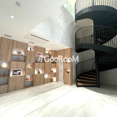 
						コンフォリア芝浦MOKU エントランスロビー3