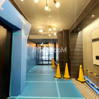 
						グレーシアフィット三軒茶屋 共用廊下