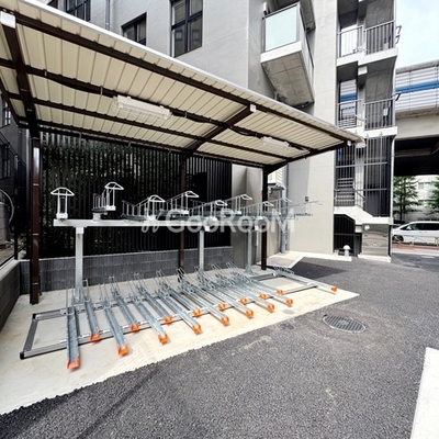 
						ルミーク三軒茶屋　駐輪場