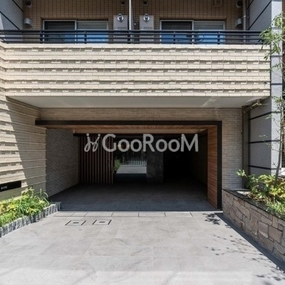 
						コンフォリア・リヴ東中野 エントランス