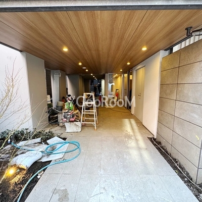 
						コスモグラシア大塚 入口