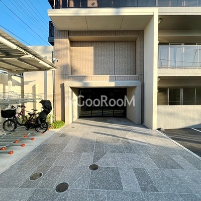 
						エントランス