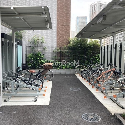 
						駐輪場