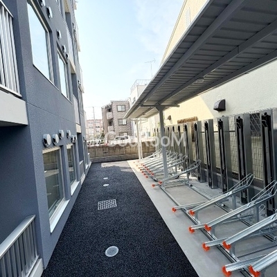 
						駐輪場