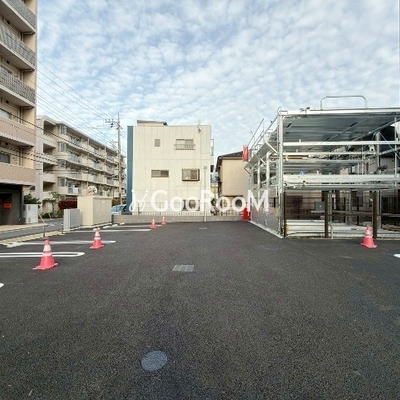 
						コンフォリア・リヴ南砂町イーストの駐車場2