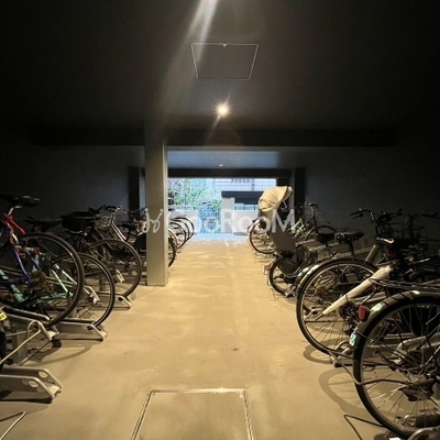 
						駐輪場
