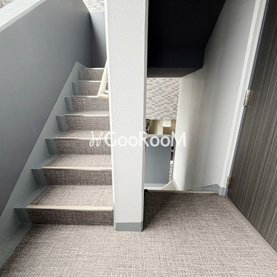 
						コンフォリア・リヴ板橋本町の非常階段