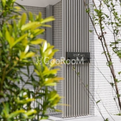 
						パークアクシス住吉ガーデンスクエアの館銘板