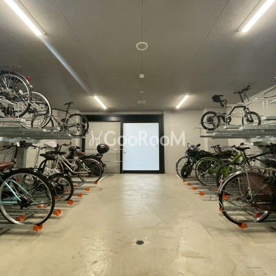 
						駐輪場