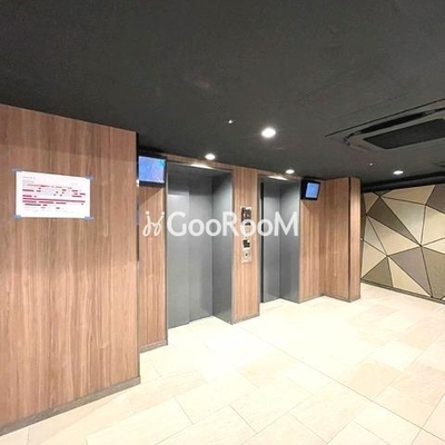 
						エレベーターホール