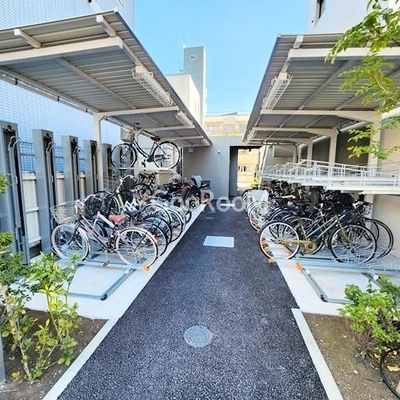 
						デュオフラッツ篠崎 駐輪場